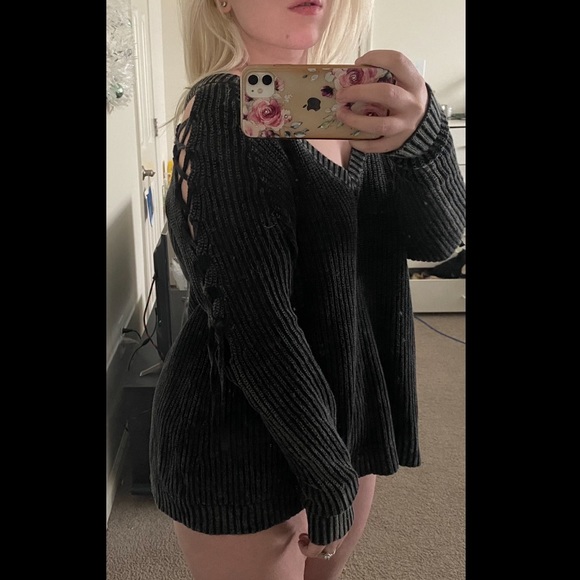 Torrid | Heather Gray Lace-Up Sleeve Sweater - Picture 5 of 6